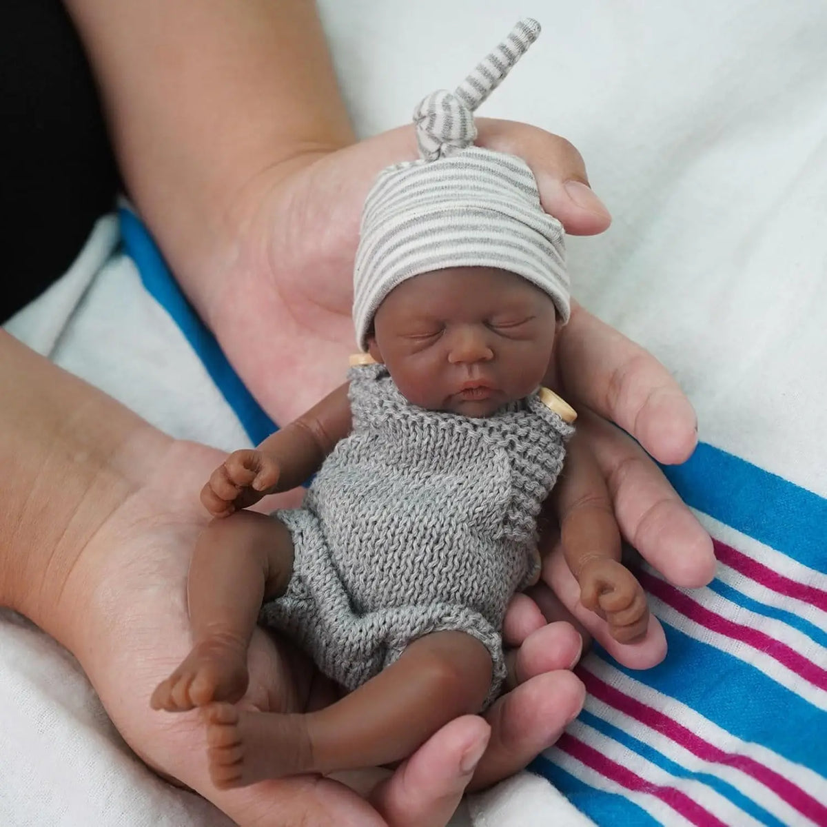 Mini_Bebe_Reborn_Negro_Kaue_Silicone_Solido_Corpo_Molinho_Sonho_Reborn